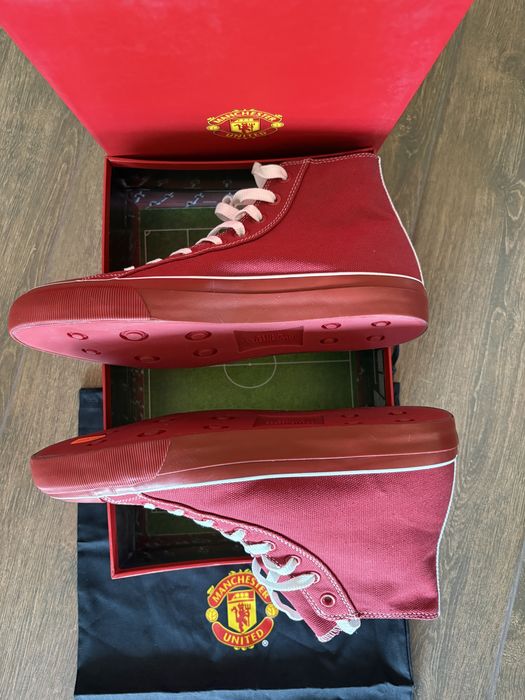 Нови оригинални кецове на MANCHESTER UNITED