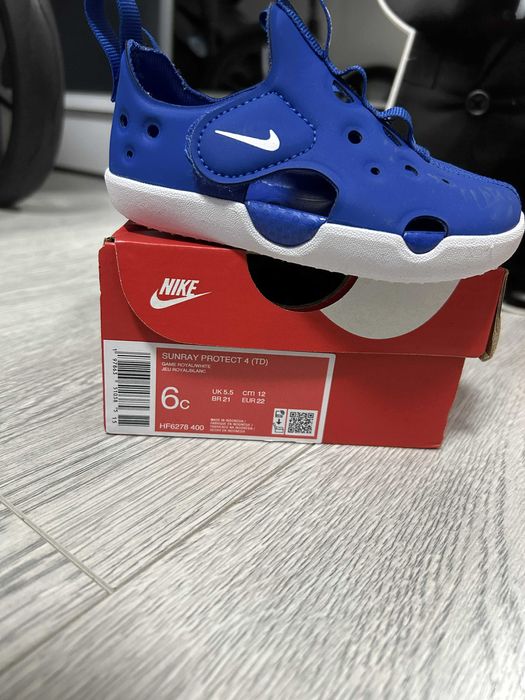 Чисто нови детски обувки Nike