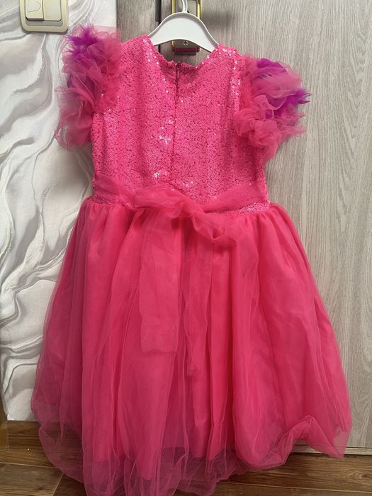 Платье деткое продам