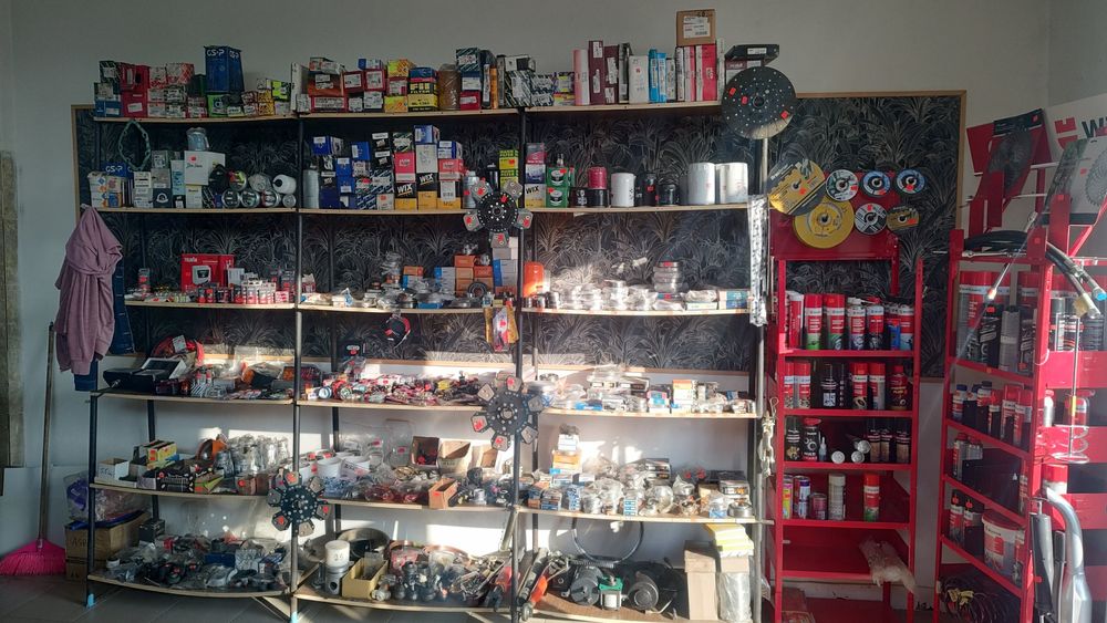Reparatii tractoare , Magazin piese auto.