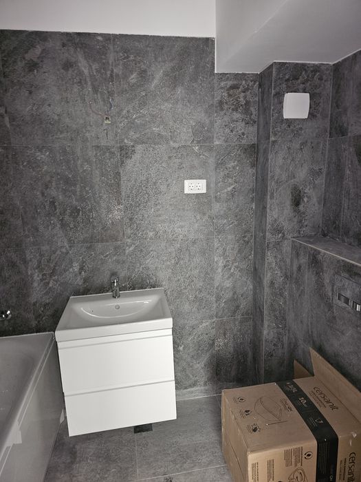 Apartament 2 camere, decomandat, etaj 1, Apărătorii Patriei