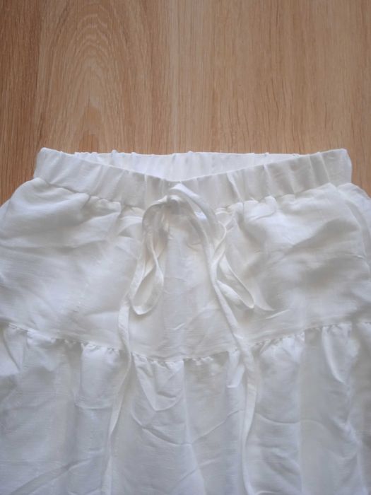 Дамска бяла пола