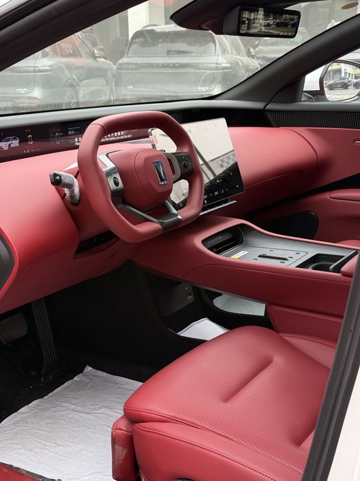 Avatr 12 2025-yil 715 zapas xod 3.8 0-100km/h