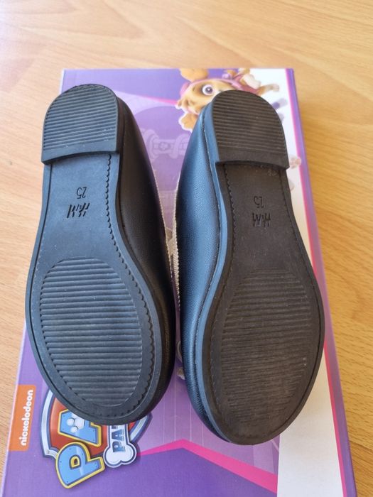 Vând balerini fetite