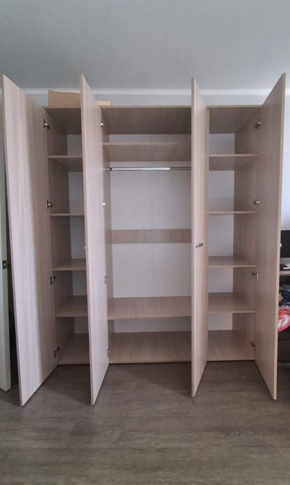 Шкаф-шифонер в отличном состоянии,