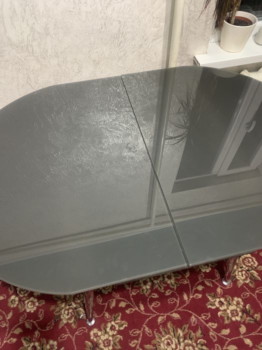 Стеклянную столовую