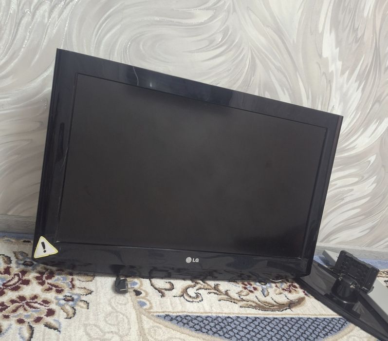 Телевизор LG, без интернета +кронштейн