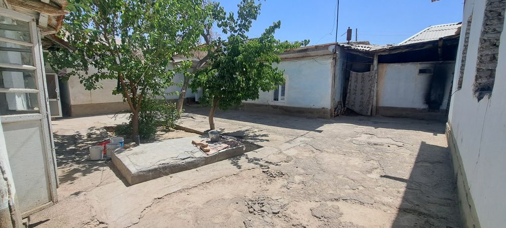 Ховли уй сотилади !