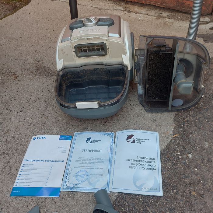 Пылесос Vitek aqua filtration.