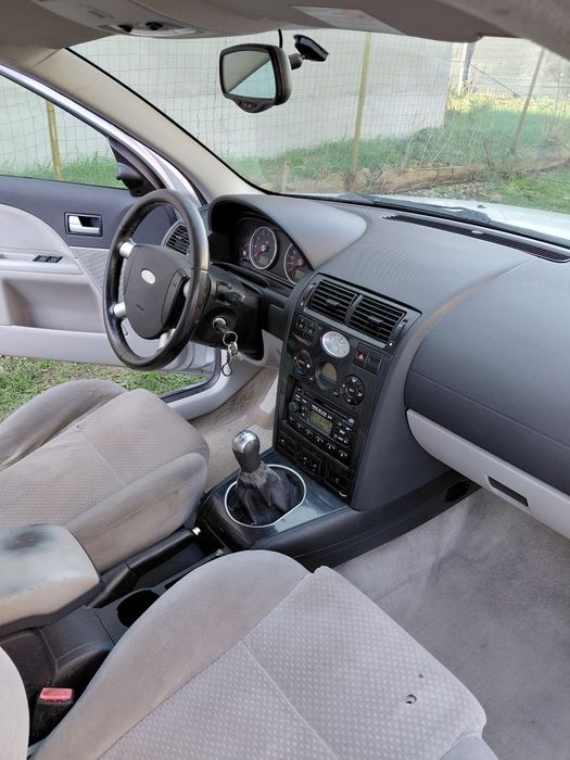 Vand Ford mondeo mk3 an 2002 1,8 benzina