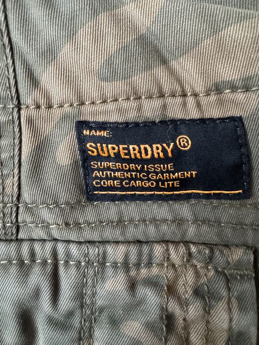 Камуфлажни карго панталони Superdry