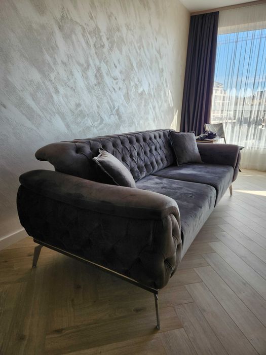 Триместен нов диван