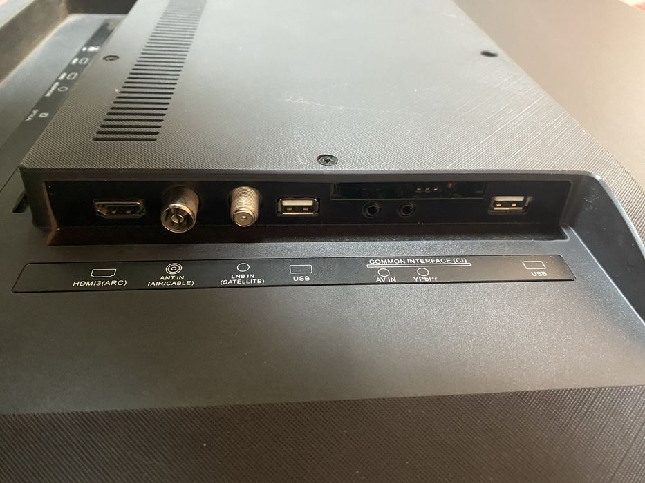 Телевизор LED 43" (108 см)