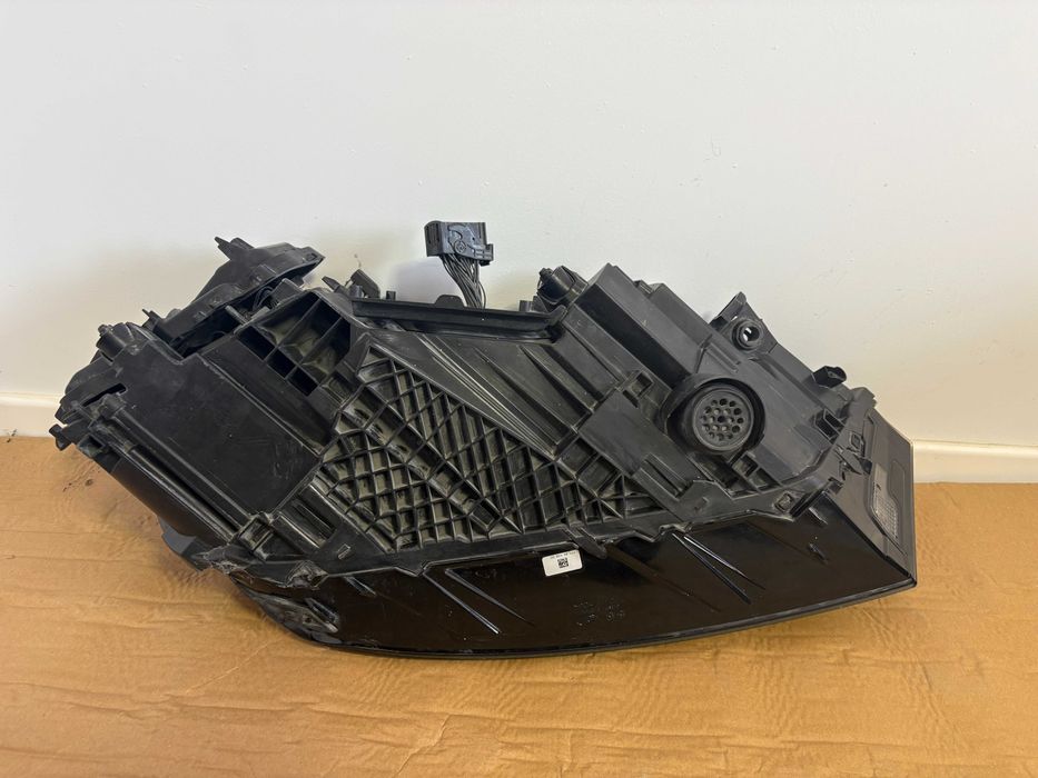 Far stanga full led matrix Audi Q7 4M dupa 2016 cod 4M0941035