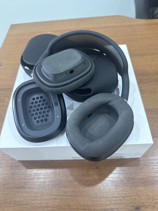 Наушники Apple AirPods Max черный