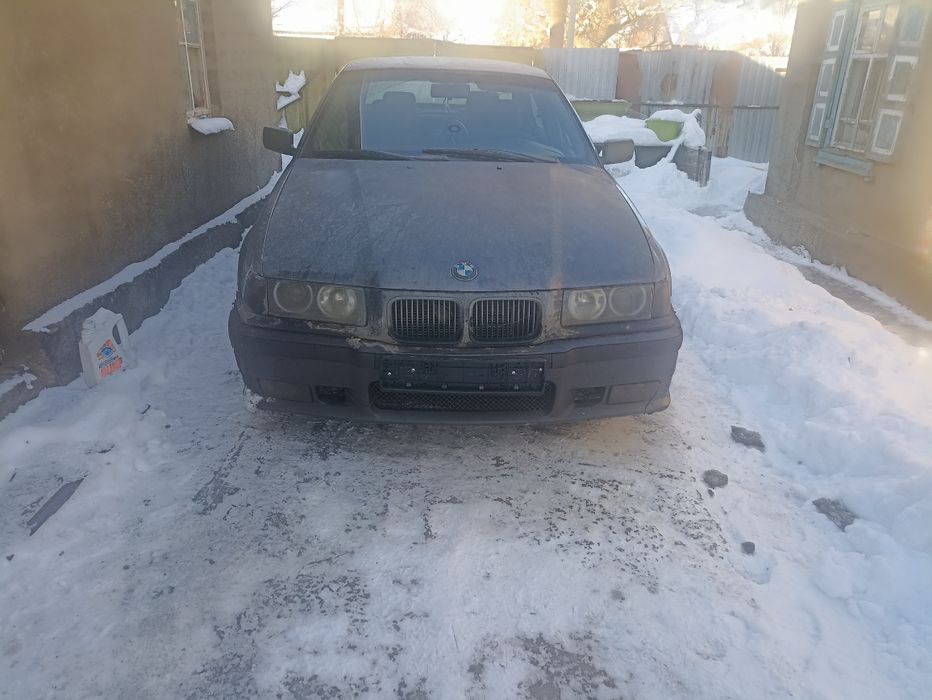 Продам машину  BMW 320i