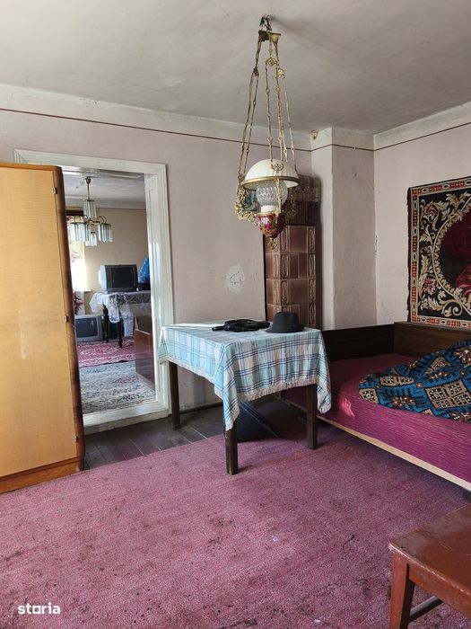 Casă cu 6 camere în Dâmbul Rotund