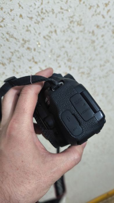 Canon 700D боди есть объективы за отдельную плату