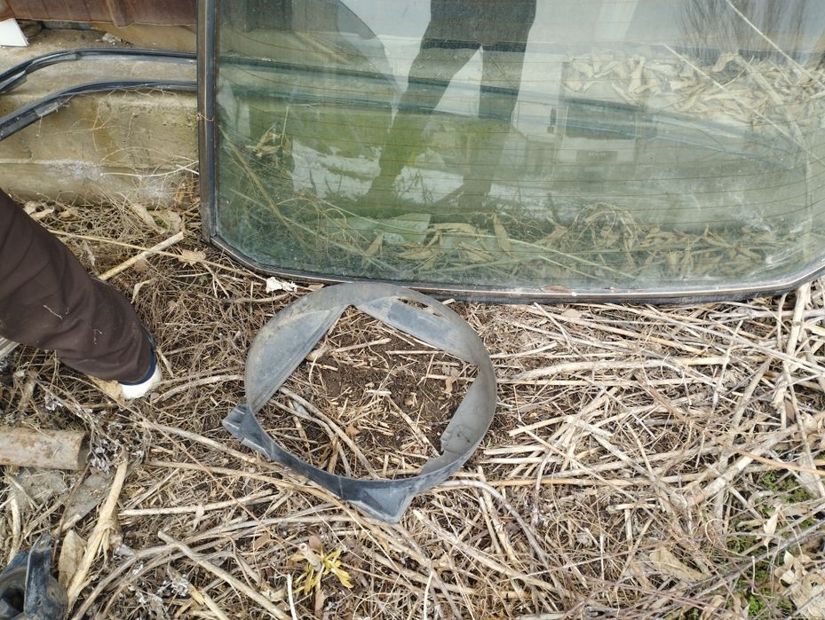 Задний лобовой Мерседес 190