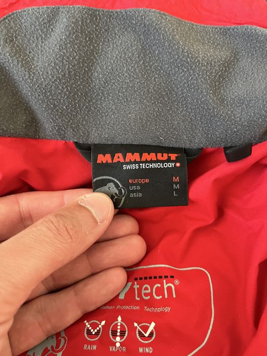 Оригинално дамско водонепромокаемо яке Mammut размер М