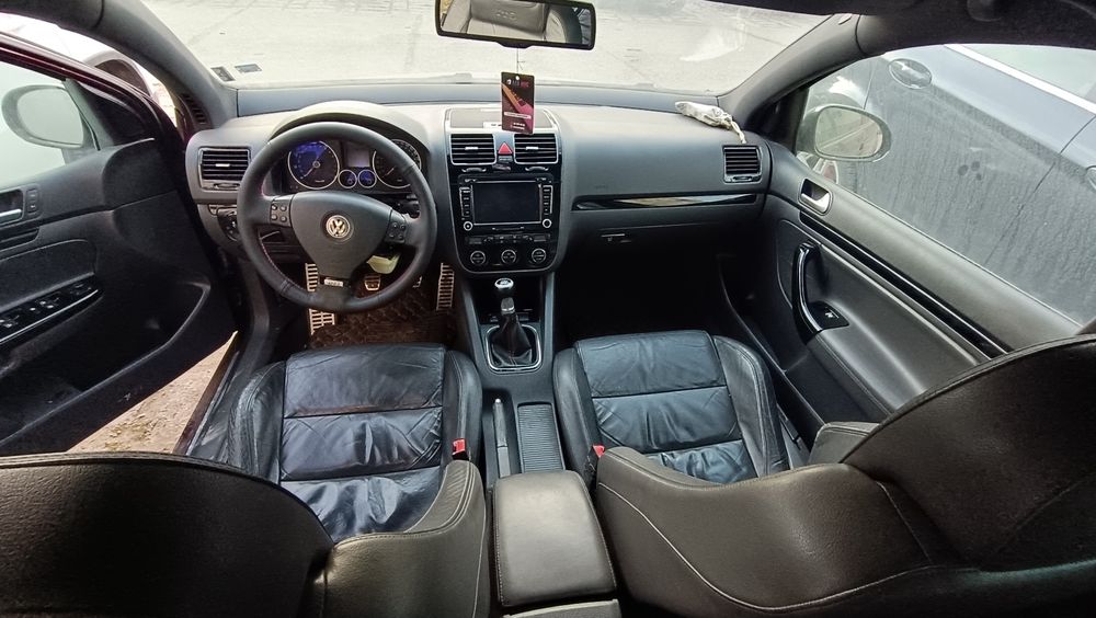 • Продавам сив платен салон с чекмеджета за голф 5 и кожен GTI salon