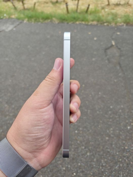 Samsung S24 FE 8/256гб