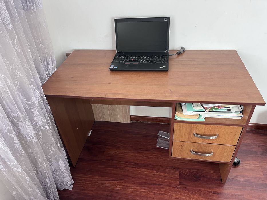 Продам письменный компьютерный стол
