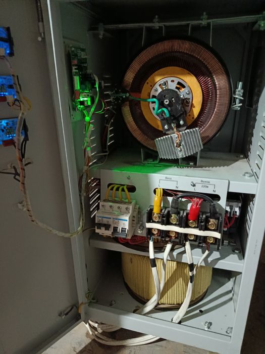 Ремонт стабилизаторов напряжения. Латр, реле, симистор