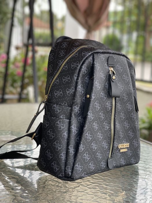 Дамска раничка Guess