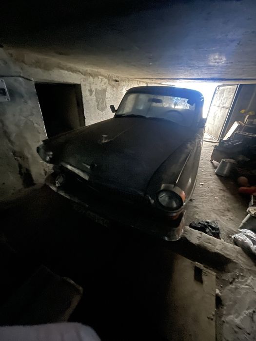 Ретро автомобиль в нормальном состоянии хромм