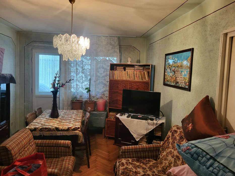 Apartament 3 camere  DECOMANDAT, etaj 1 – zona Aeroport