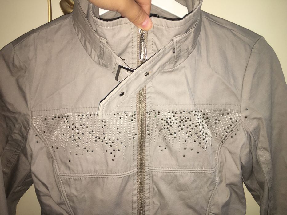 Плащовка костюм бежевый цвет