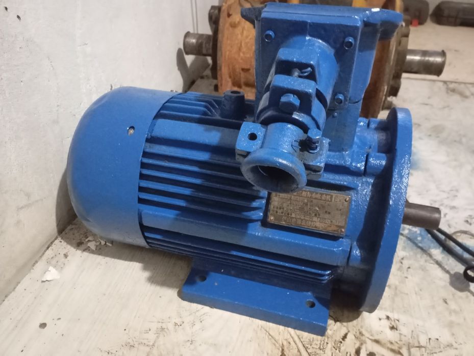 Продам электродвигатель 4кВт