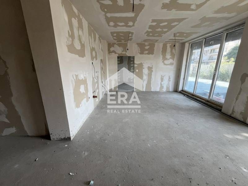 Тристаен партерен апартамент за продажба, със собствен голям двор, в н