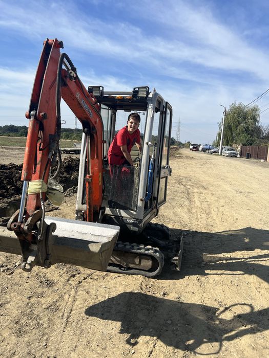 Vand utilaje de constructii miniexcavatoare de 3,5 tone mai mule buc