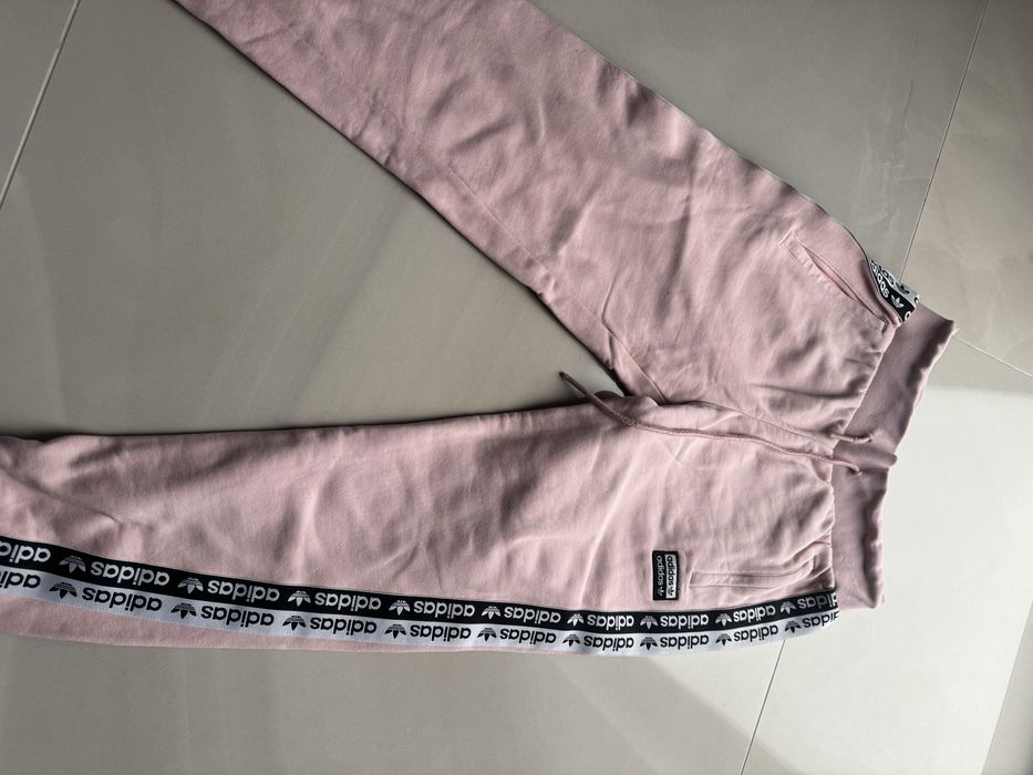 pantaloni de trening Adidas pt femei