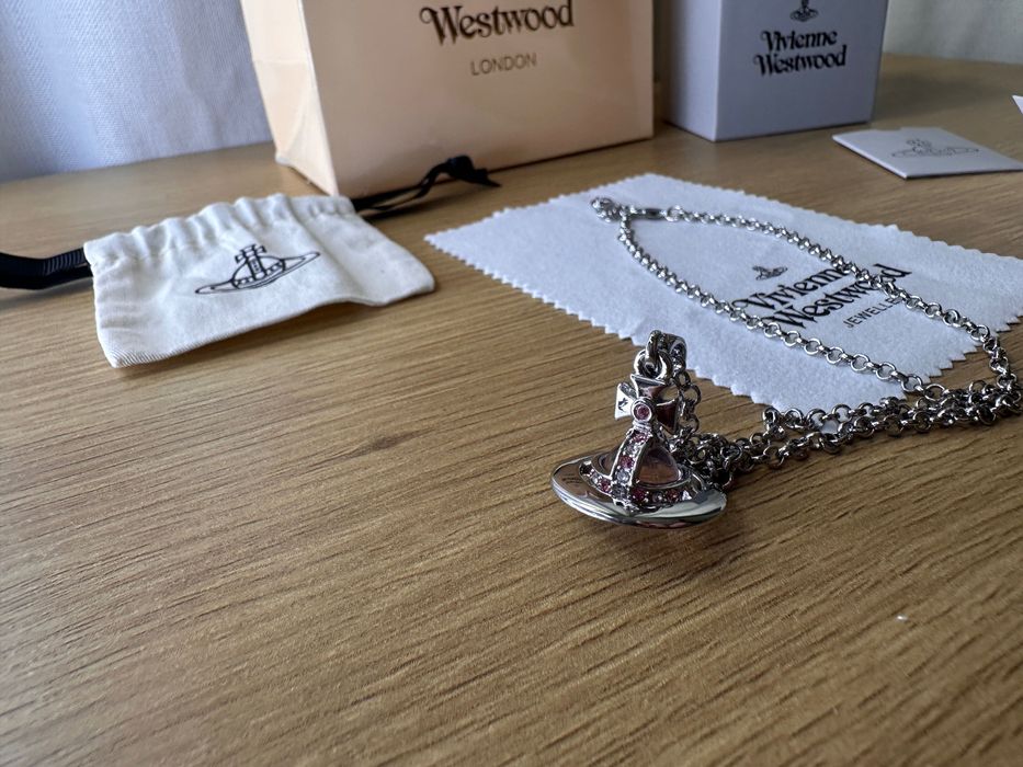 Colier Vivienne Westwood ”world’s end orb”, bilă roz + argintiu mic