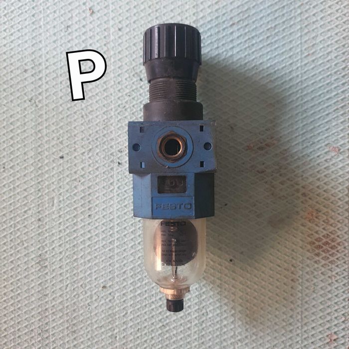 Tot pachetul de 6 bucati la 150 de lei-Lichidare-Set-Lichidare-Regulator separator apă + lubrificator Festo