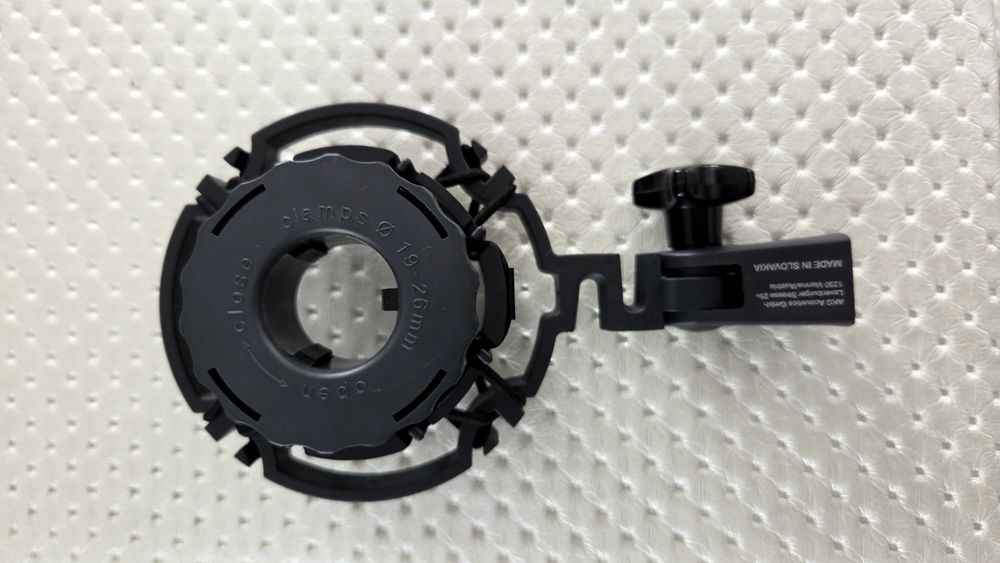 Microfon profesional live stream sau de studiou AKG C3000