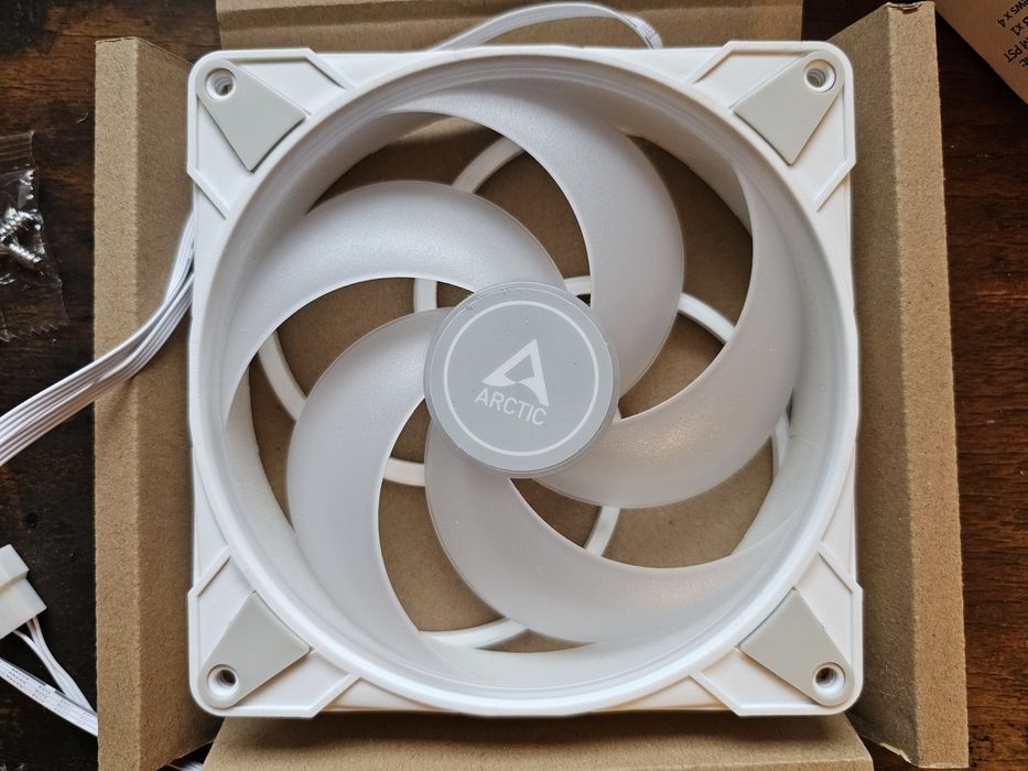 Arctic P14 PWM PST ARGB вентилатори Арктик 140мм  за компютър
