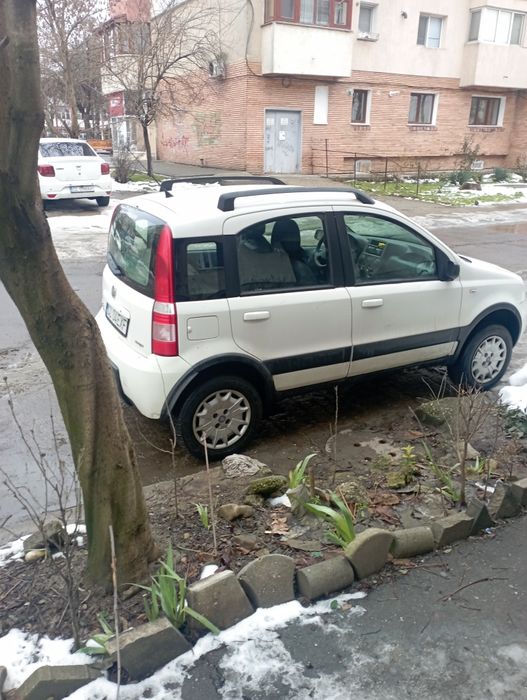 Fiat Panda 4x4 climbing