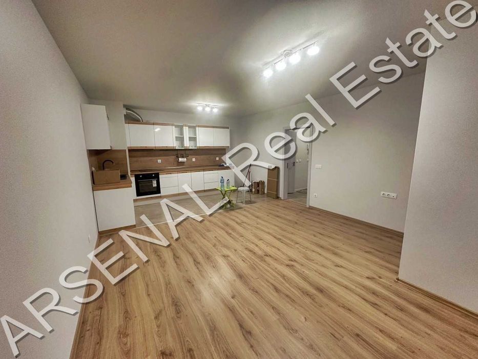 Дава се под наем Тристаен апартамент в София, Център - 100 кв.м за 747.66 € - Снимка #1