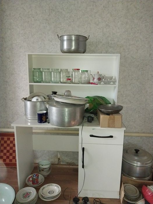 Белый гарнитур. Стол.. Письменный стол