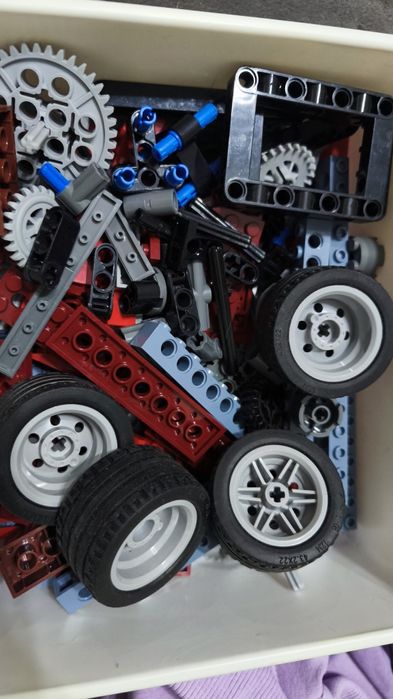 Apitor Robot B совместим с Lego