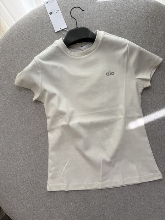 Продам футболку женскую Ало