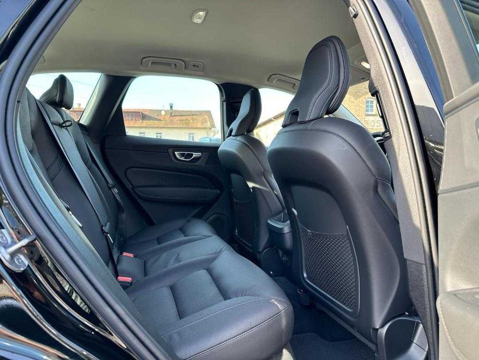 Volvo  XC60 B4  4x4  AWD Plus Mild HYBRID  2023 /8550 km GARANTIE 2028