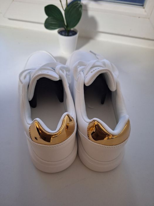 Кроссовки летние