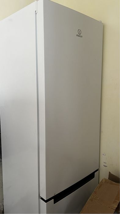 Холодильник indesit