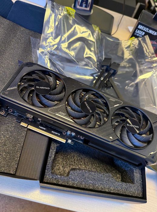 Placa video RTX 5070 12GB GIGABYTE (Garanție 2028)