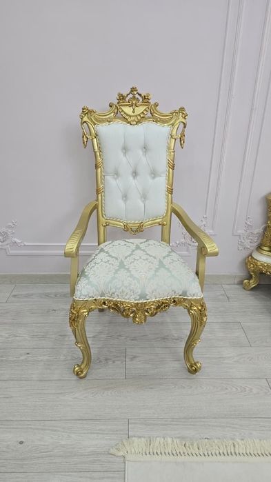 Продам Гостиный стол с тулем.